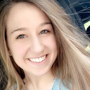 Meet your Posher, Kayla